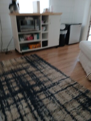 Interior - Large pet friendly 1 bedroom, 1bath unit 6 blocks from the beach. Free parking. (Ocean City)