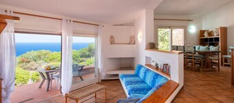 Casa de vacaciones 'Villa Elena' con vistas al mar, terraza privada y aire acondicionado