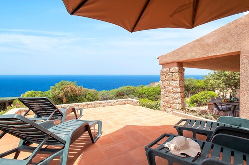 Holiday Home 'Villa Elena' with Sea View, Private Terrace and Air Conditioning