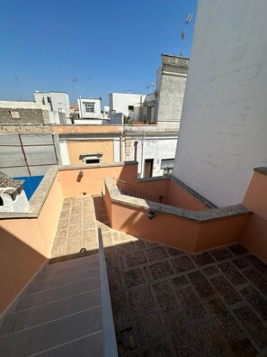 Property grounds - Holiday Home 'Da Katia' with Private Terrace, Balcony and Air Conditioning (Arnesano)