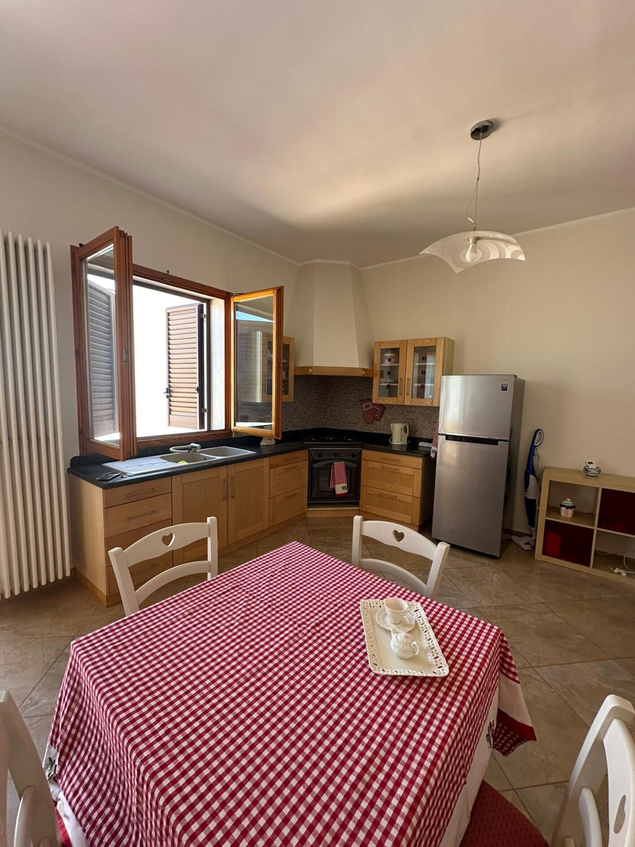 Frigorifero, forno, piano cottura, macchina per tè/caffè