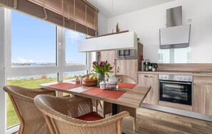 Kjøleskap, ovn, kokeplater og oppvaskmaskin