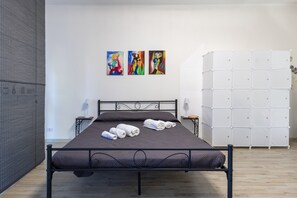 1 chambre, fer et planche à repasser, Wi-Fi gratuit, draps fournis