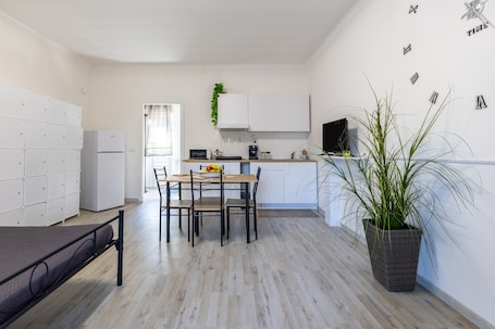 Interior. Apartment 'Monolocale In Villa Con Piscina' with Mountain View, Shared Pool and Wi-Fi