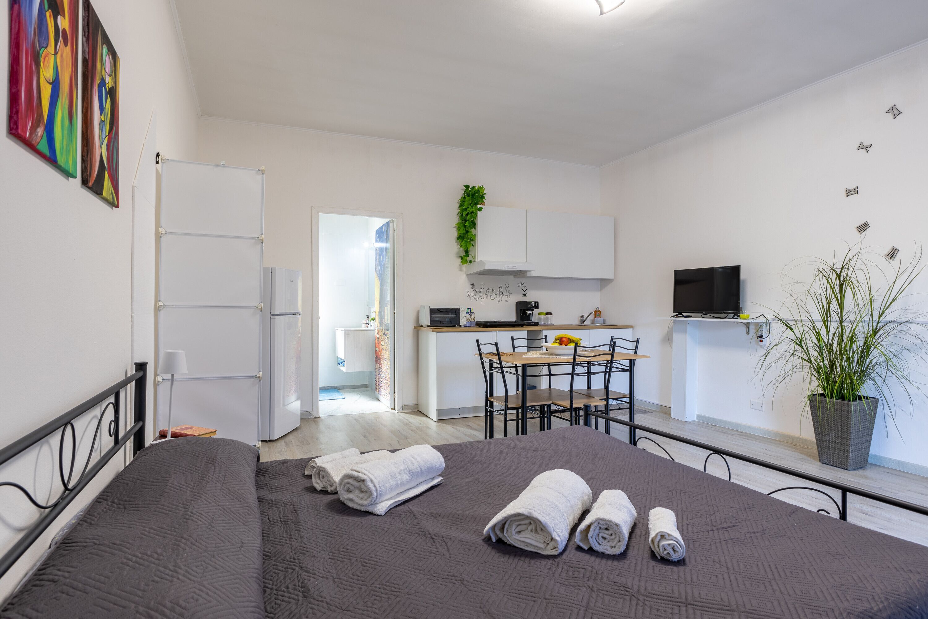 1 chambre, fer et planche à repasser, Wi-Fi gratuit, draps fournis