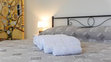 2 chambres, fer et planche à repasser, Wi-Fi gratuit, draps fournis