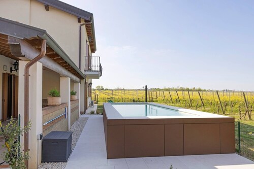 Katy Lake Lavanda Apartment with Private Terrace, Wi-Fi, and Air Conditioning
