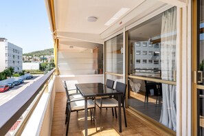 تناول الطعام بالخارج