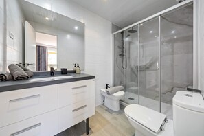 تجهيزات دش، مجففات شعر، مناشف