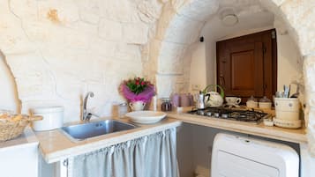 Refrigerador, placa de cocina, cafetera/tetera, tetera/pava eléctrica