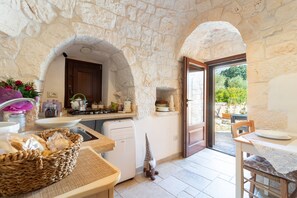 Refrigerador, placa de cocina, cafetera/tetera, tetera/pava eléctrica