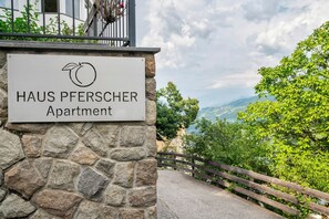 Exterior detail - Apartment 'Pferscher - Apt Nussbaum' with Mountain View, Shared Terrace and Wi-Fi (Barbiano)