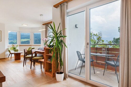 Ferienwohnung 'Pferscher - Apt Nussbaum' mit Bergblick, Gemeinschaftsterrasse und WLAN
