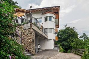 Exterior - Apartment 'Pferscher - Apt Nussbaum' with Mountain View, Shared Terrace and Wi-Fi (Barbiano)