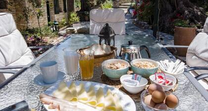 Guest House 'Adamantia Double Room D2' with Shared Terrace, Wi-Fi and Air Conditioning