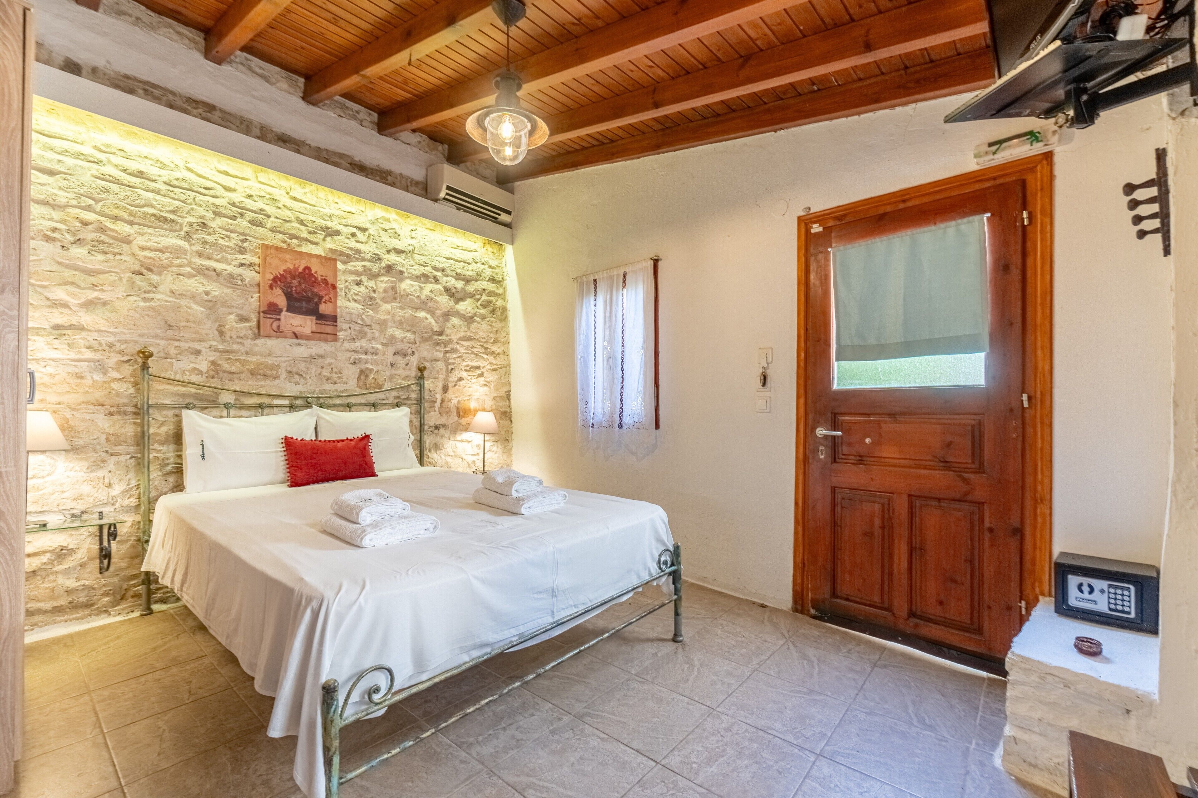 1 quarto, Wi-Fi de cortesia, roupa de cama