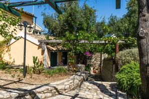 Exterior - Guest House 'Adamantia Double Room D2' with Shared Terrace, Wi-Fi and Air Conditioning (Gaios)