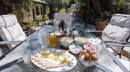 Guest House 'Adamantia D1' with Shared Terrace, Wi-Fi and Air Conditioning