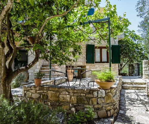 Guest House 'Adamantia Newly Built Room A4' with Shared Terrace, Wi-Fi and Air Conditioning