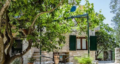 Guest House 'Adamantia Newly Built Room A4' with Shared Terrace, Wi-Fi and Air Conditioning