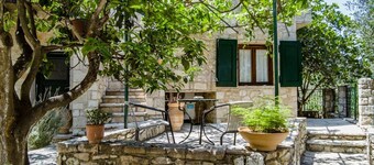 Guest House 'Adamantia Newly Built Room A4' with Shared Terrace, Wi-Fi and Air Conditioning