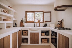 Fridge, oven, stovetop, dishwasher - Villa 'The June Boutique' with Sea View, Wi-Fi and Air Conditioning (Benissa)