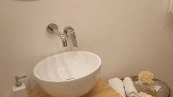 Dutxa, assecador de cabells i tovalloles