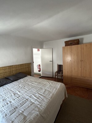 3 dormitorios, wifi gratis, ropa de cama
