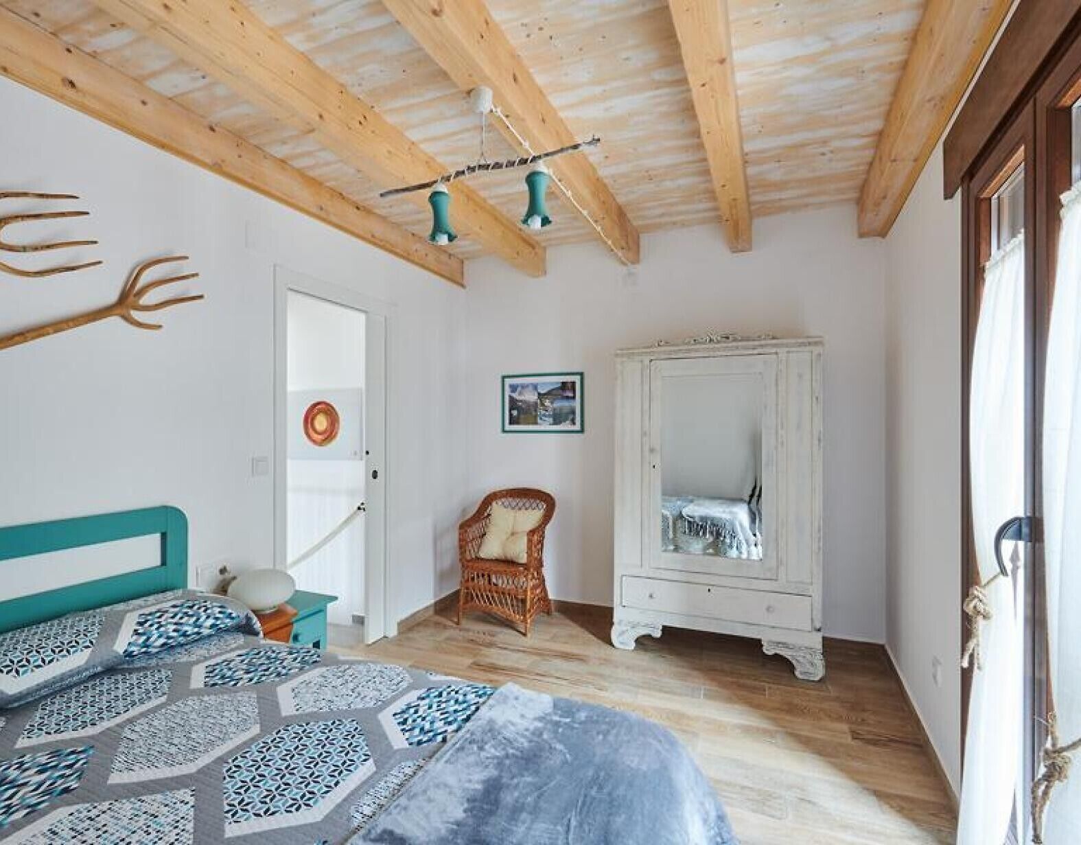 4 chambres, fer et planche à repasser, Wi-Fi gratuit, draps fournis