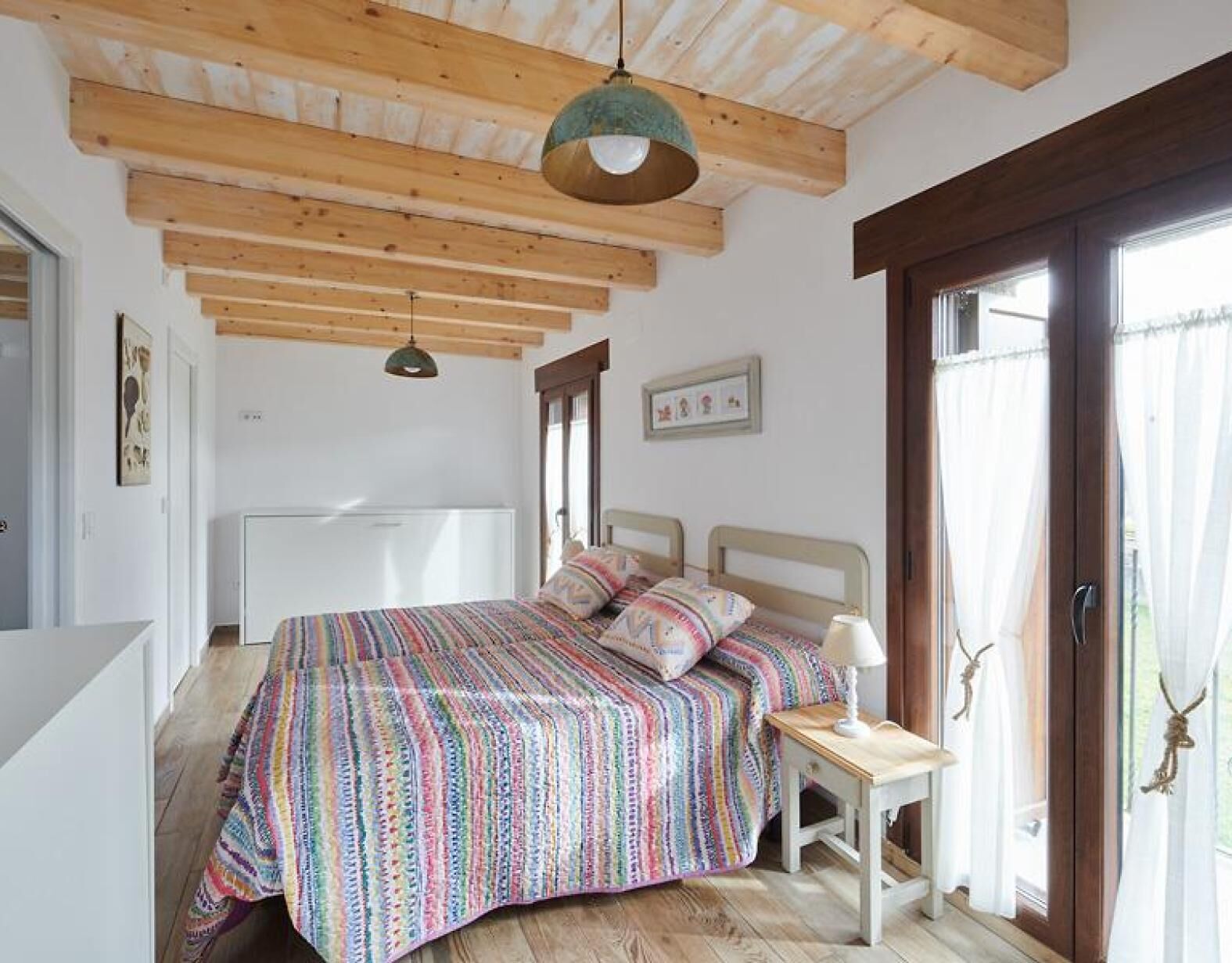 4 slaapkamers, een strijkplank/strijkijzer, gratis wifi, beddengoed