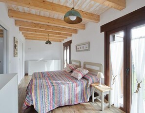 4 chambres, fer et planche à repasser, Wi-Fi gratuit, draps fournis