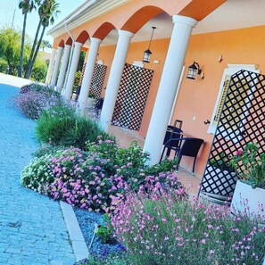 Terrace/patio - Holiday Home 'Herdade Monte Gordo - Casa 4' with Shared Pool, Wi-Fi and Air Conditioning (Aldeia dos Fernandes)