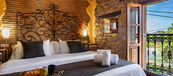 Country House 'El Llosín' with Private Terrace, Balcony and Wi-Fi