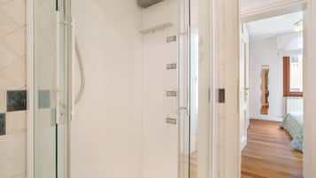 2 camere, ferro/asse da stiro, Wi-Fi gratuito, lenzuola