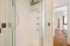 2 camere, ferro/asse da stiro, Wi-Fi gratuito, lenzuola