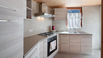 Kühlschrank, Ofen, Herdplatte, Wasserkocher