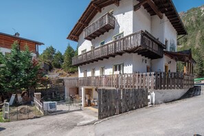 Exterior - Apartment 'La Busa' with Lake View, Private Garden and Wi-Fi (Masaré)