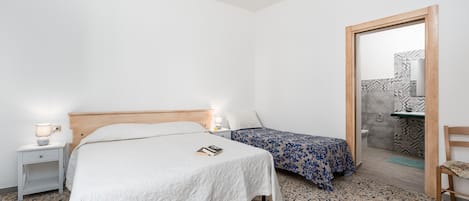 1 bedroom, bed sheets