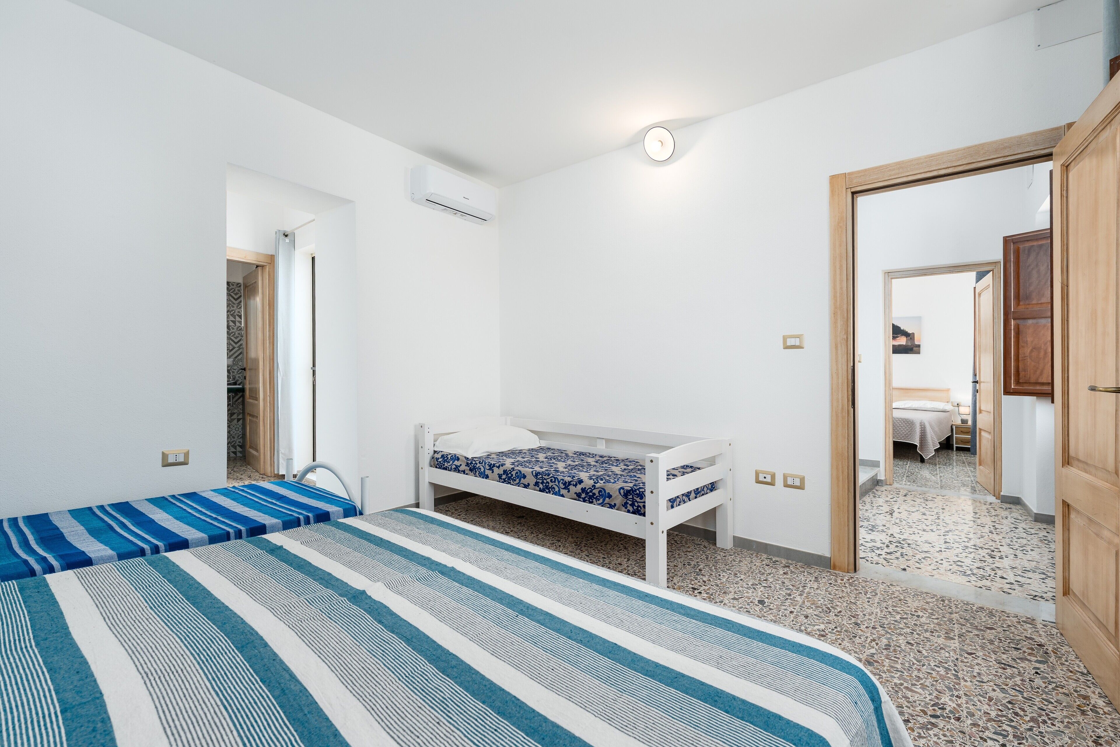 1 camera, Wi-Fi, lenzuola
