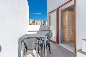 Outdoor dining - Room 'Camera 1D' with Shared Terrace (Loculi)