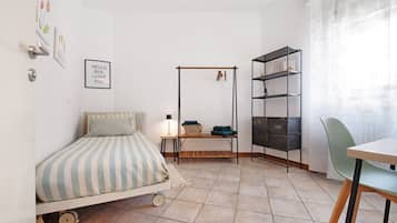 3 slaapkamers, een strijkplank/strijkijzer, gratis wifi, beddengoed