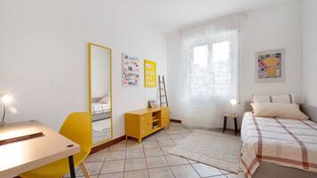 3 bedrooms, iron/ironing board, WiFi (free), bed sheets