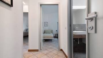 3 bedrooms, iron/ironing board, WiFi (free), bed sheets