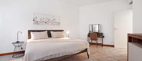 3 chambres, fer et planche à repasser, Wi-Fi gratuit, draps fournis