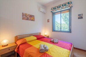 2 bedrooms, iron/ironing board, free WiFi