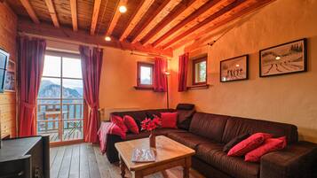 TV, fireplace, DVD player, stereo