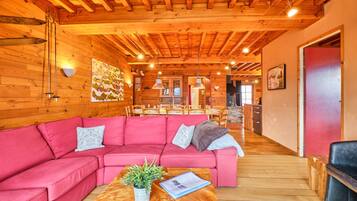 TV, fireplace, DVD player, stereo