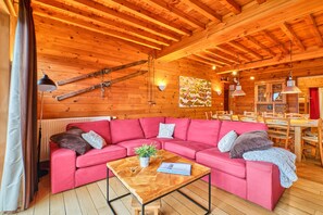 Fernseher, Kamin, DVD-Player, Stereoanlage