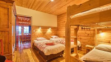 3 bedrooms, iron/ironing board, free WiFi, bed sheets