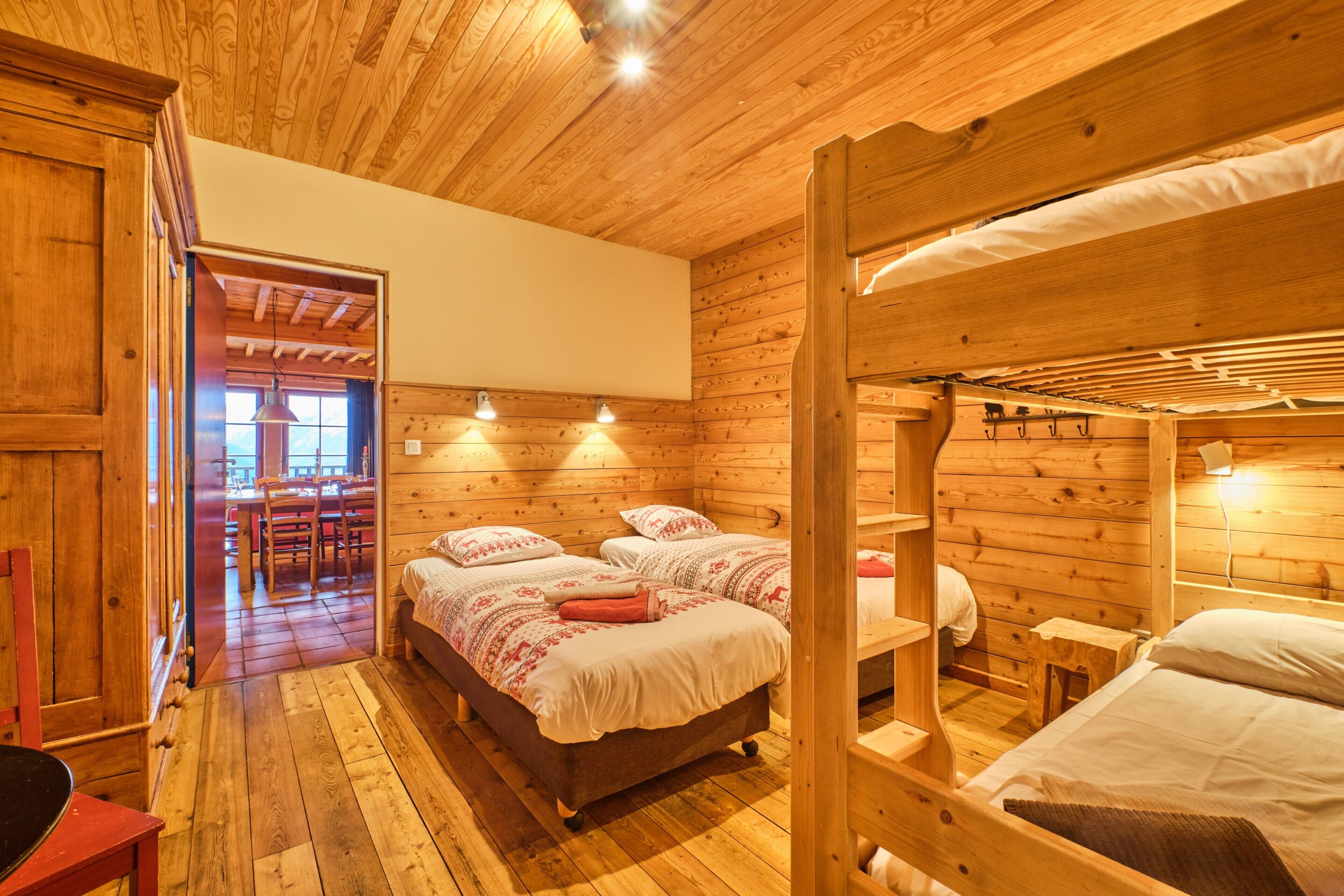 3 bedrooms, iron/ironing board, free WiFi, bed sheets